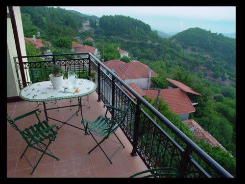Hotel Isaraiko Spiti Agia Theodora Isaris Luaran gambar