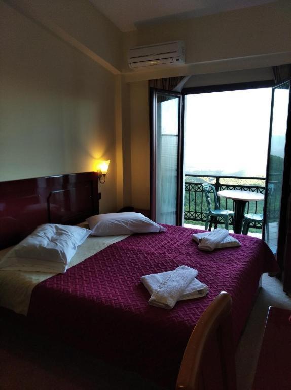 Hotel Isaraiko Spiti Agia Theodora Isaris Luaran gambar