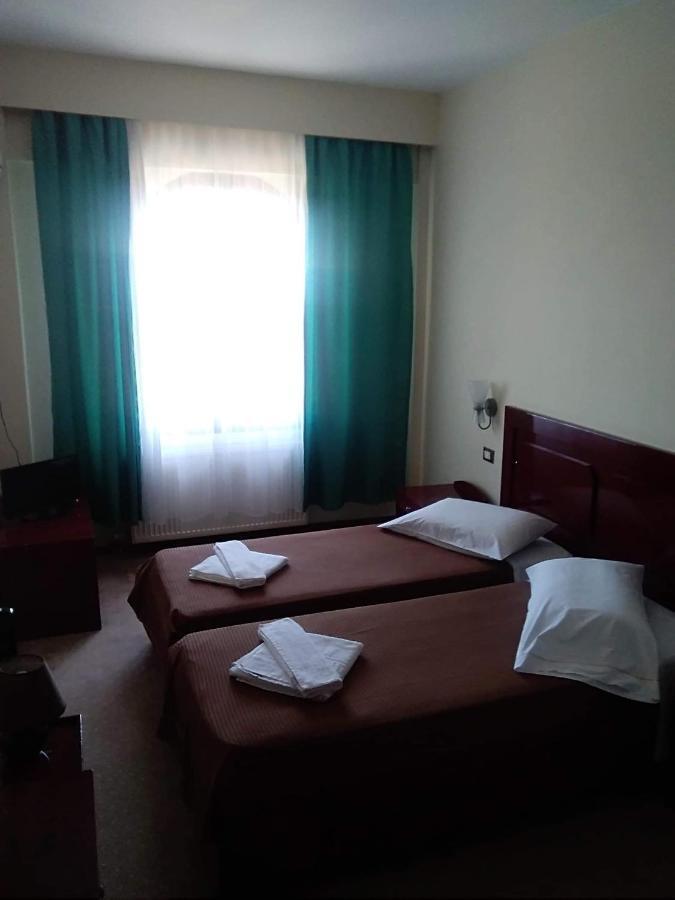 Hotel Isaraiko Spiti Agia Theodora Isaris Luaran gambar